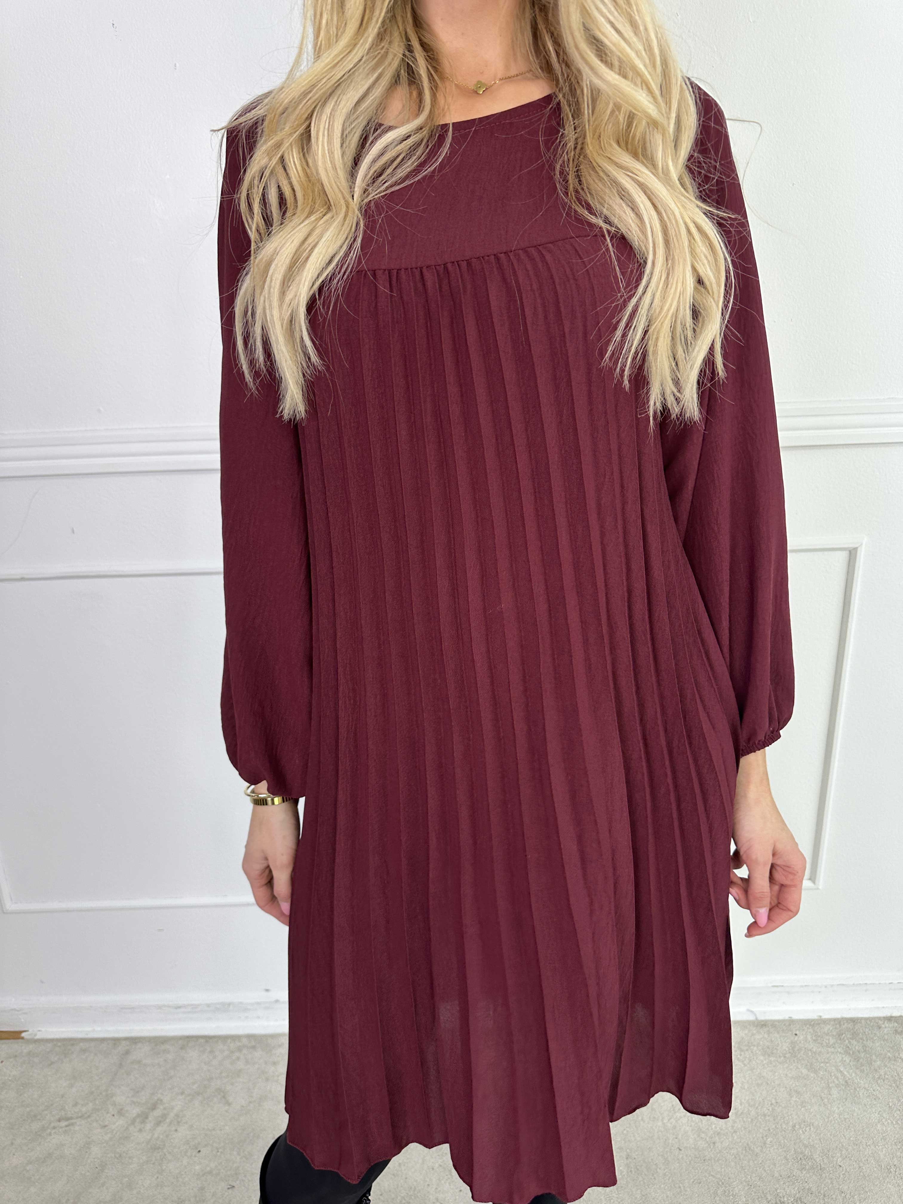 Nancy Short L/S - Kjole med plisseringer og lommer